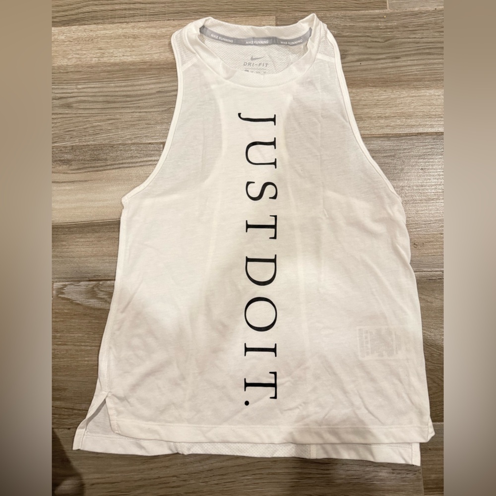 Nikes women workout tank top size small